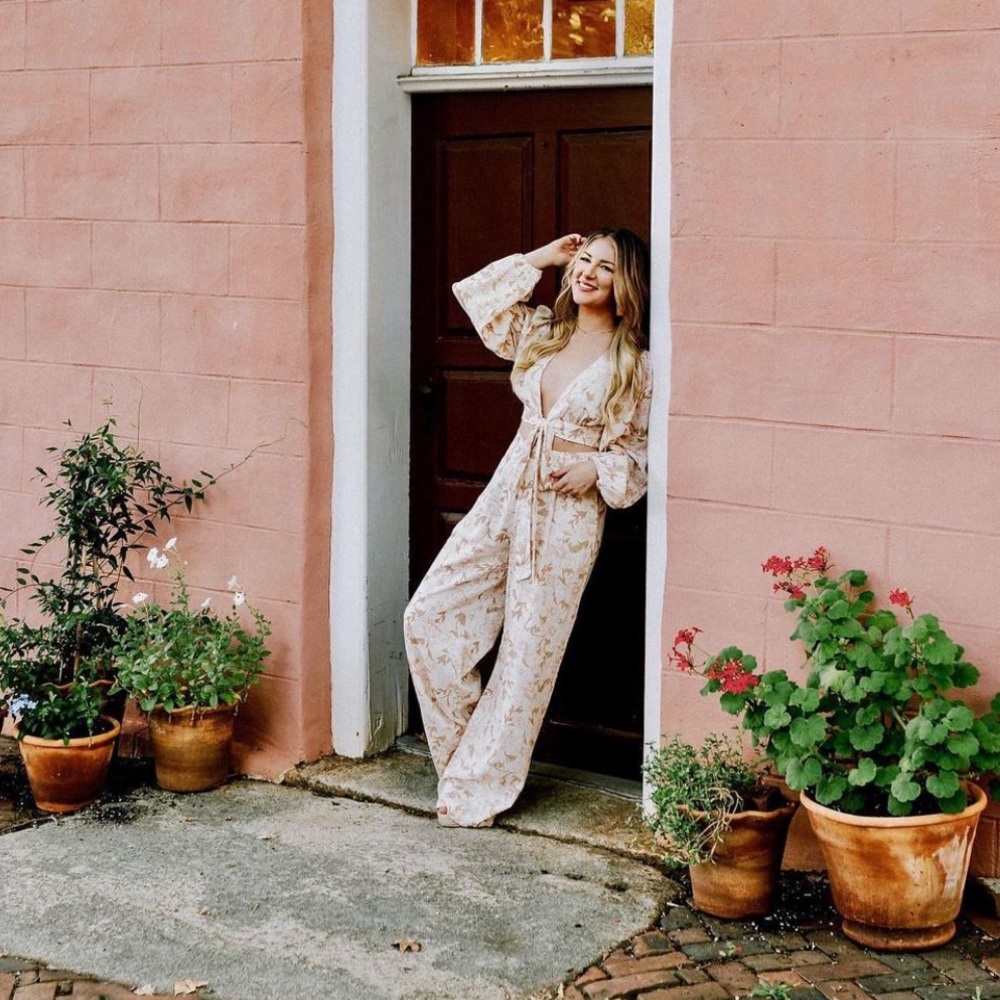 Showpo two piece floral set - pant size 8, shirt size 6